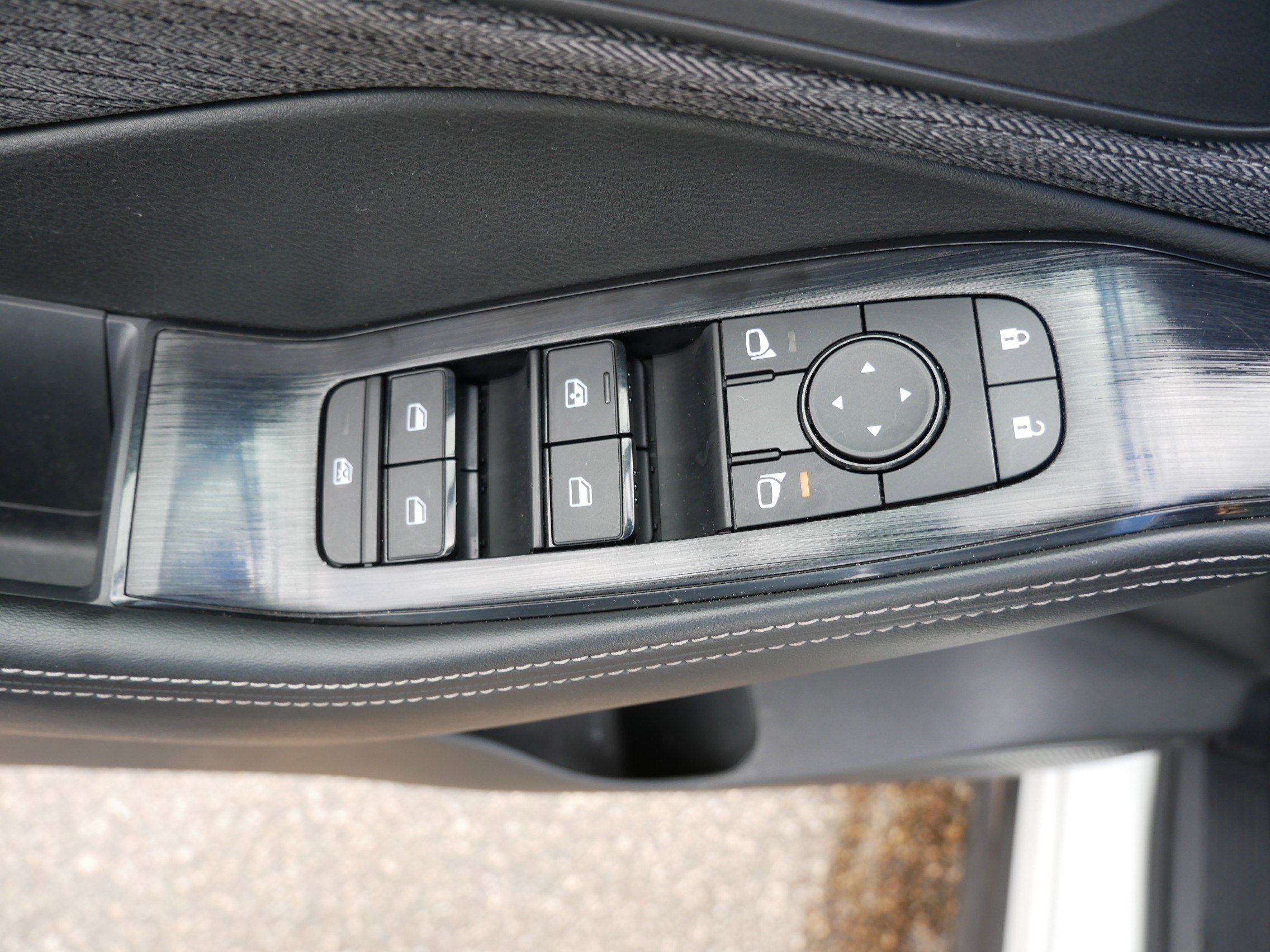 Used 2023 Nissan Rogue SV AWD/4WD image 20