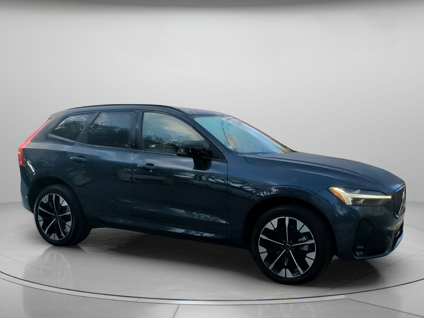 Used 2026 Volvo XC60 B5 Plus AWD/4WD image 35