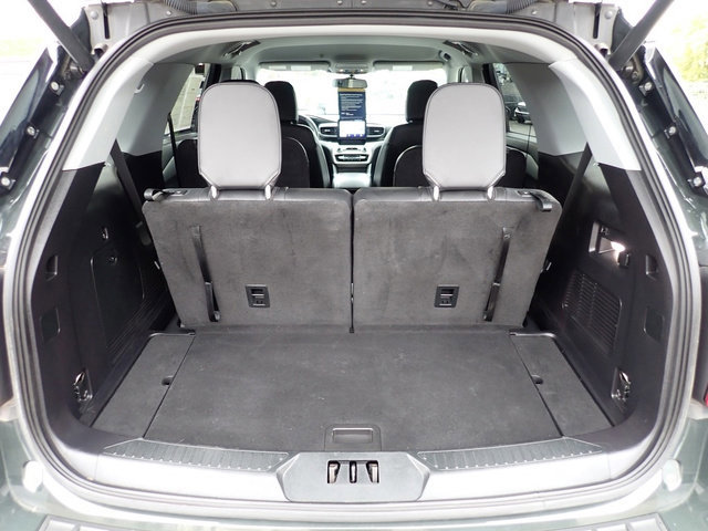 Certified 2022 Ford Explorer XLT w/ Equipment Group 202A image 9