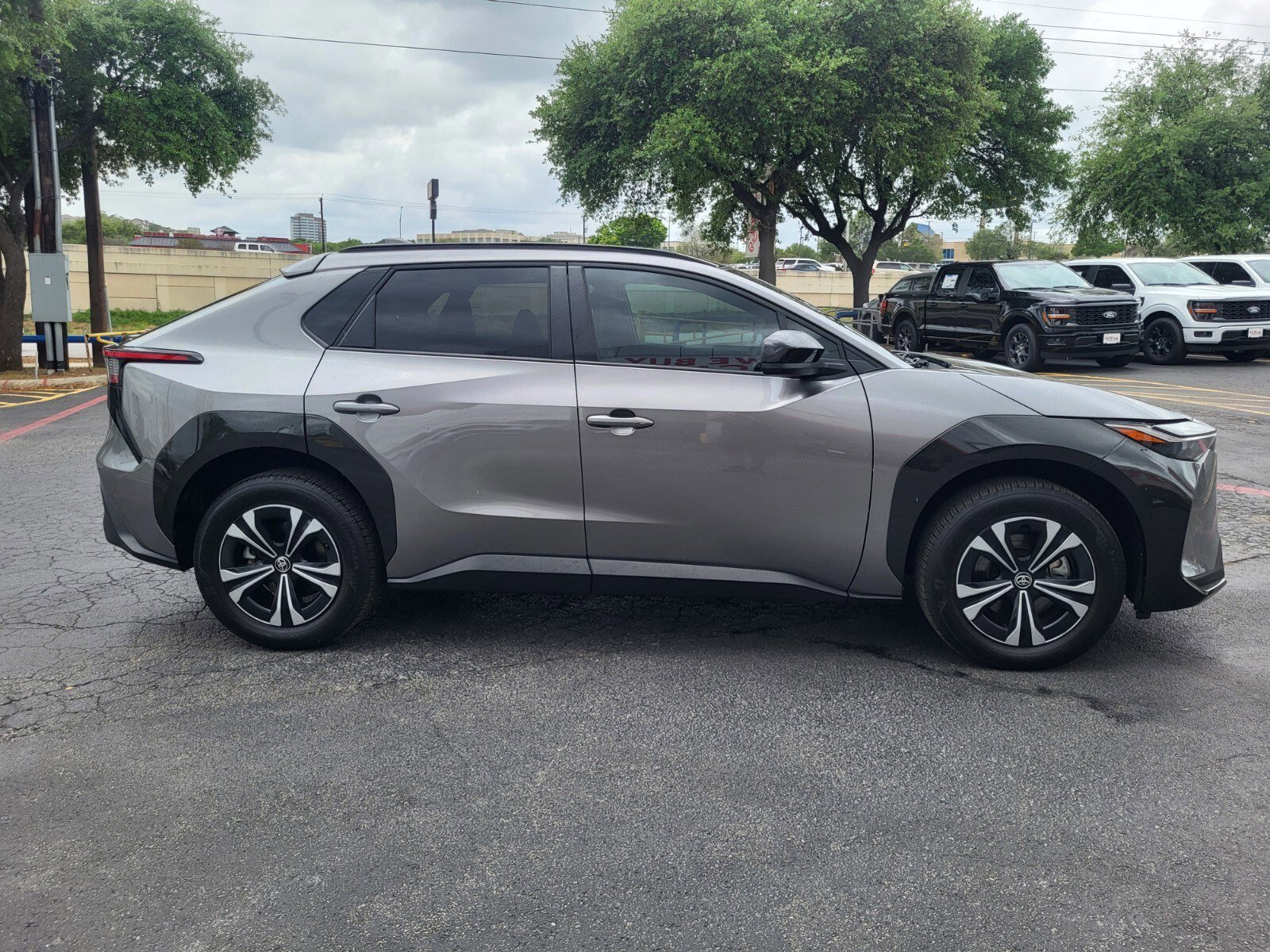 Used 2024 Toyota bZ4X XLE image 2