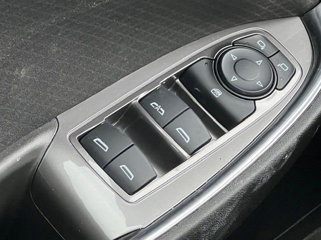 Used 2020 Chevrolet Malibu LT image 32