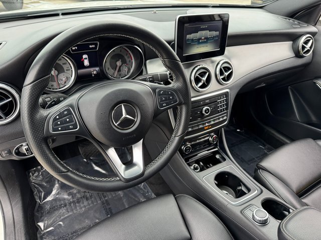 Used 2017 Mercedes-Benz GLA 250 4MATIC image 3
