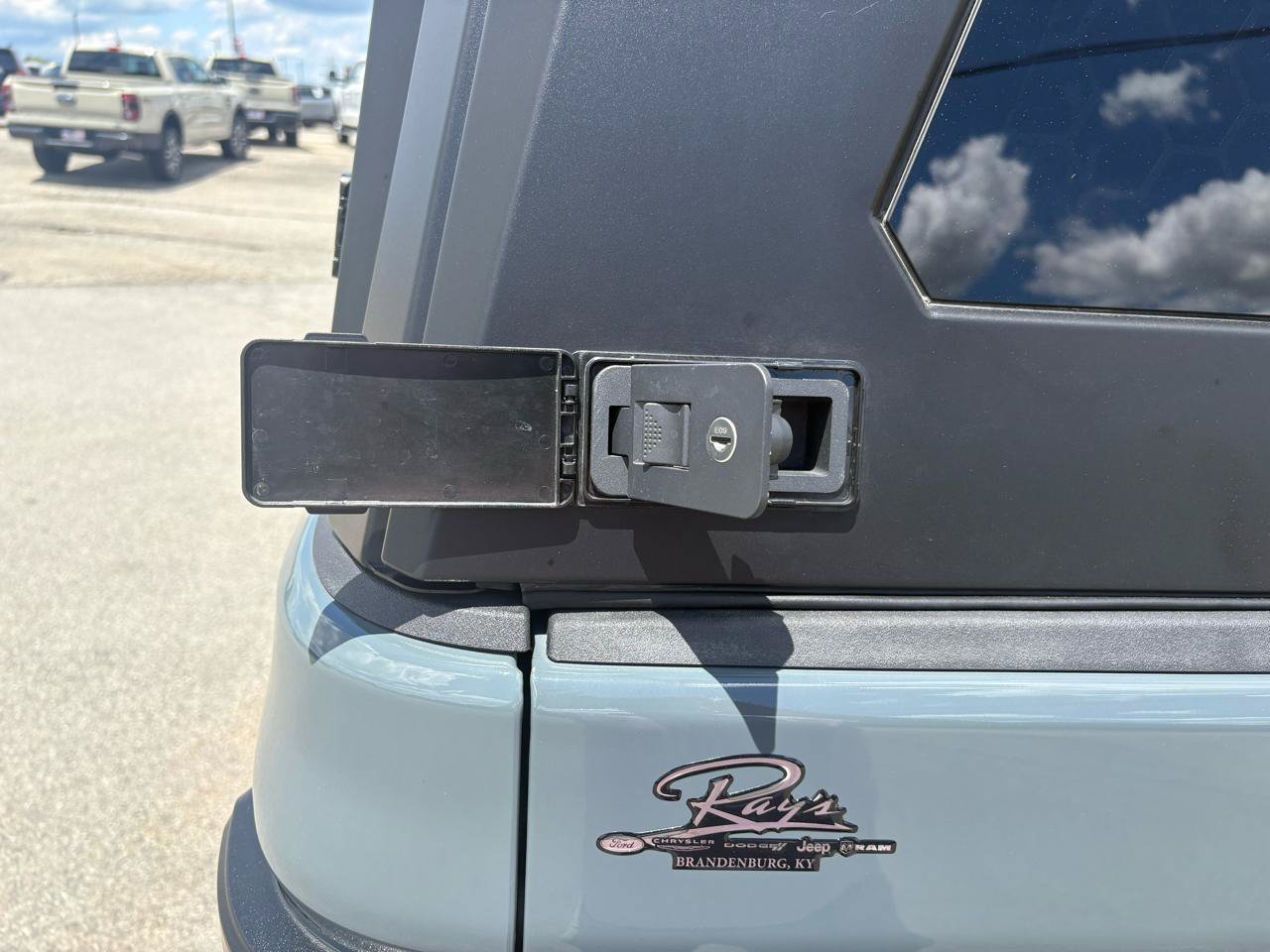 Used 2025 Jeep Gladiator Sport AWD/4WD image 13