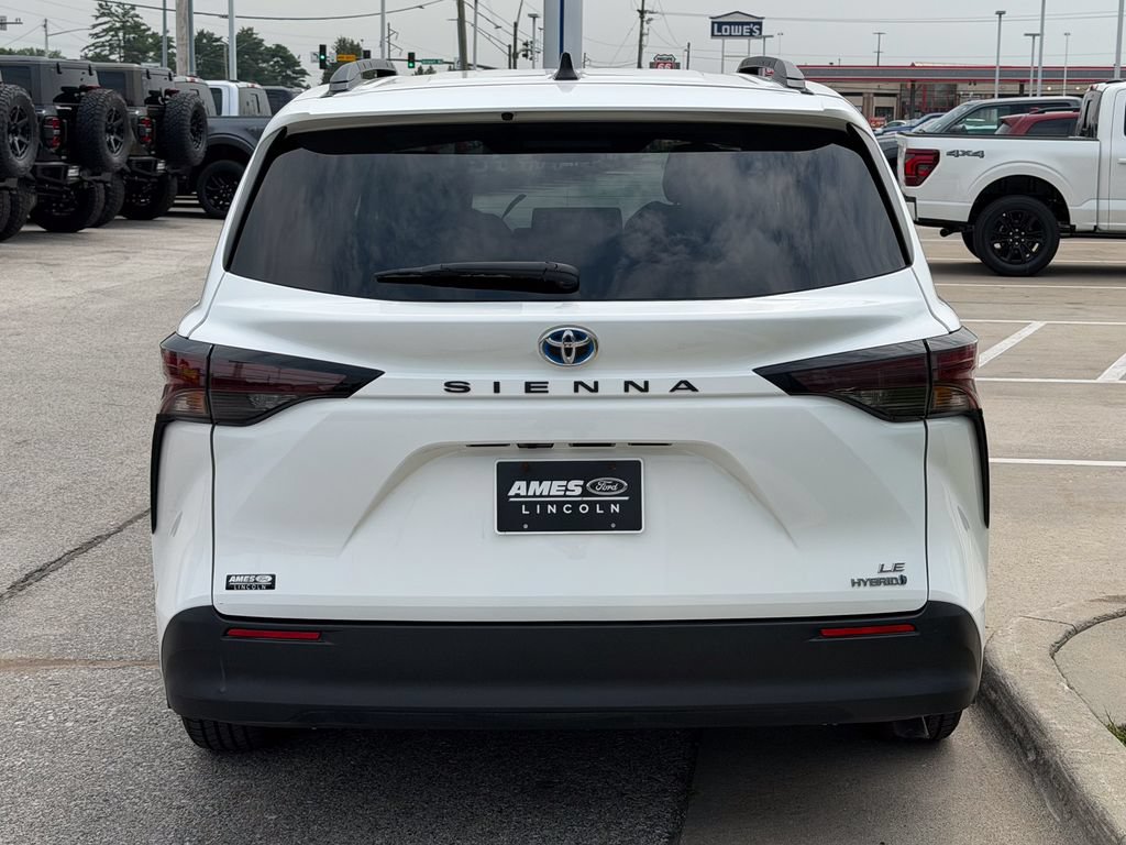 Used 2023 Toyota Sienna LE w/ LE Plus Package FWD image 5
