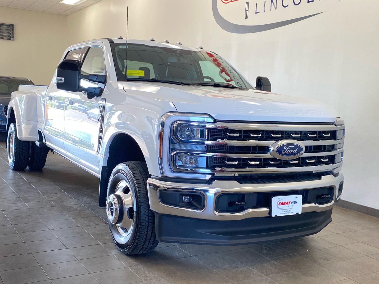 Certified 2025 Ford F350 Lariat AWD/4WD image 2