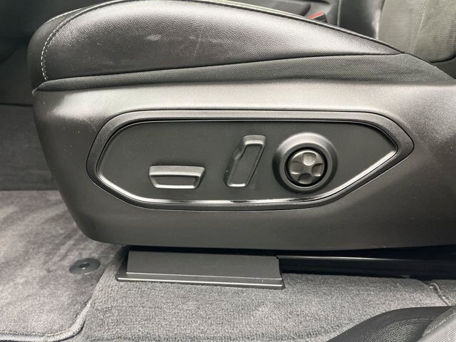 Used 2025 Jeep Grand Cherokee L Altitude AWD/4WD image 12