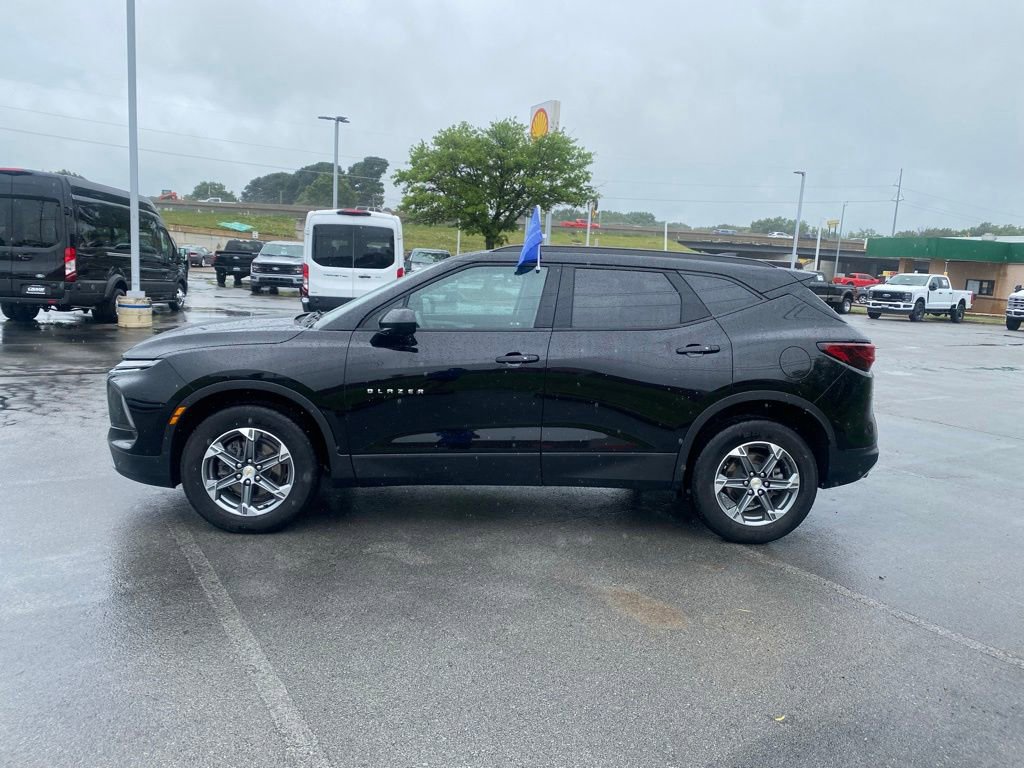 Used 2024 Chevrolet Blazer LT w/ Convenience Package FWD image 4