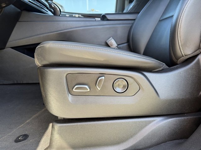 Used 2021 Cadillac Escalade Luxury image 11