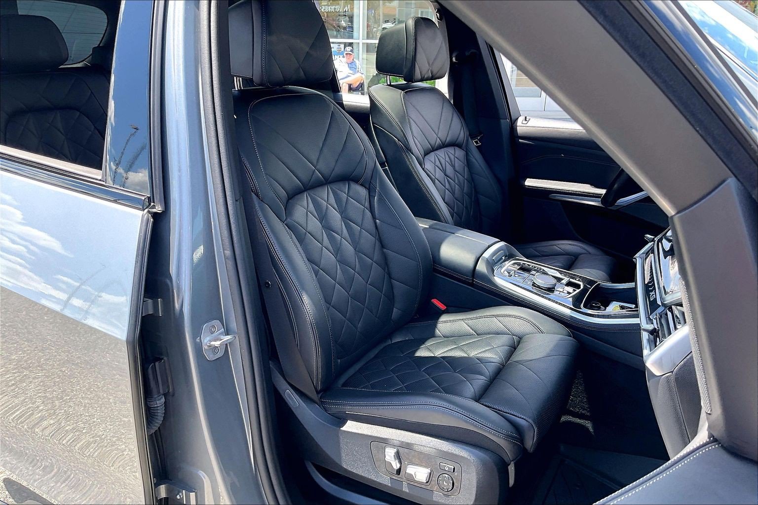 Used 2024 BMW X5 xDrive50e w/ M Sport Package AWD/4WD image 7