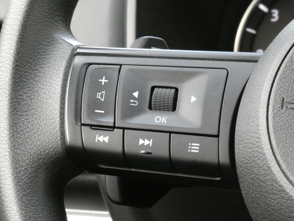 Used 2024 Nissan Rogue SV AWD/4WD image 12