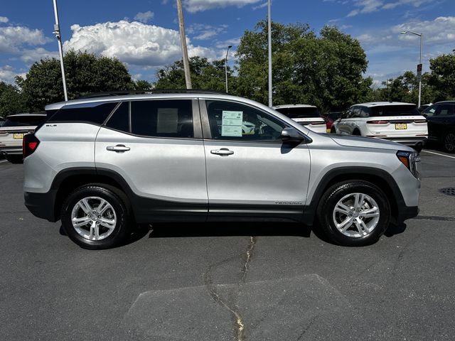 Used 2022 GMC Terrain SLE w/ Driver Convenience Package AWD/4WD image 4