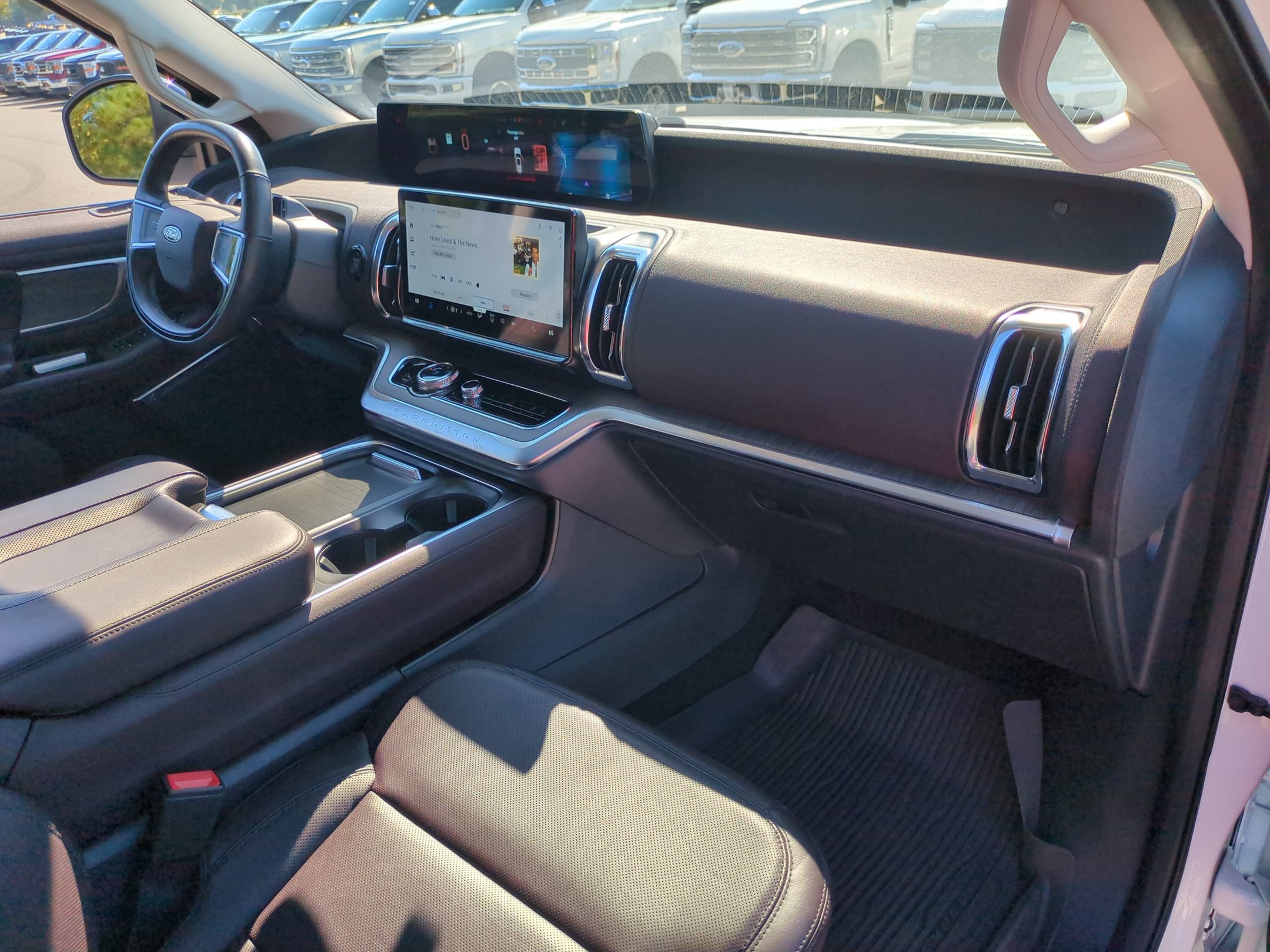 Certified 2025 Ford Expedition Max Platinum w/ Platinum Ultimate Package AWD/4WD image 41