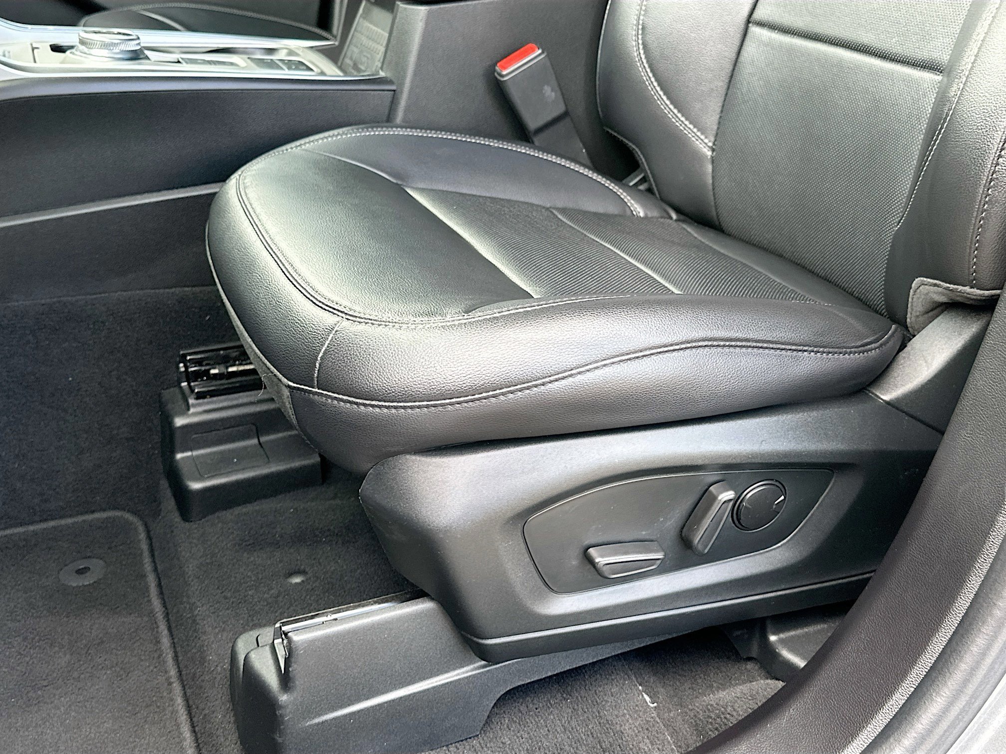 Certified 2022 Ford Explorer Limited w/ Equipment Group 301A image 20