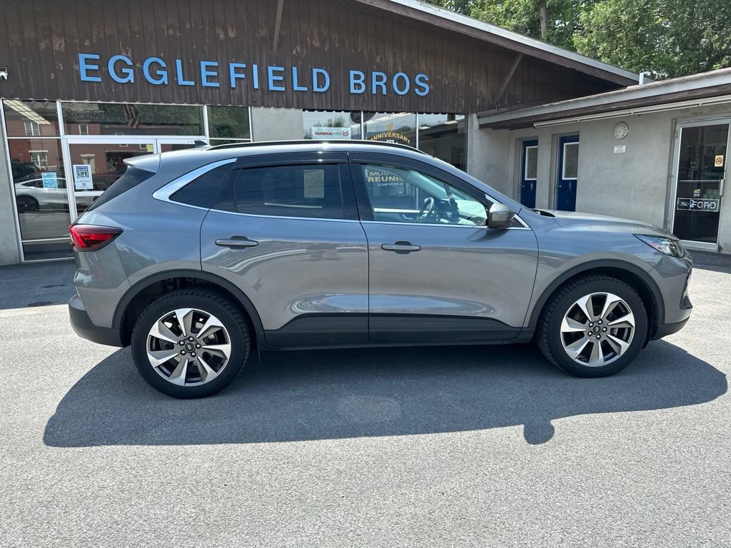 Certified 2023 Ford Escape Platinum AWD/4WD image 4