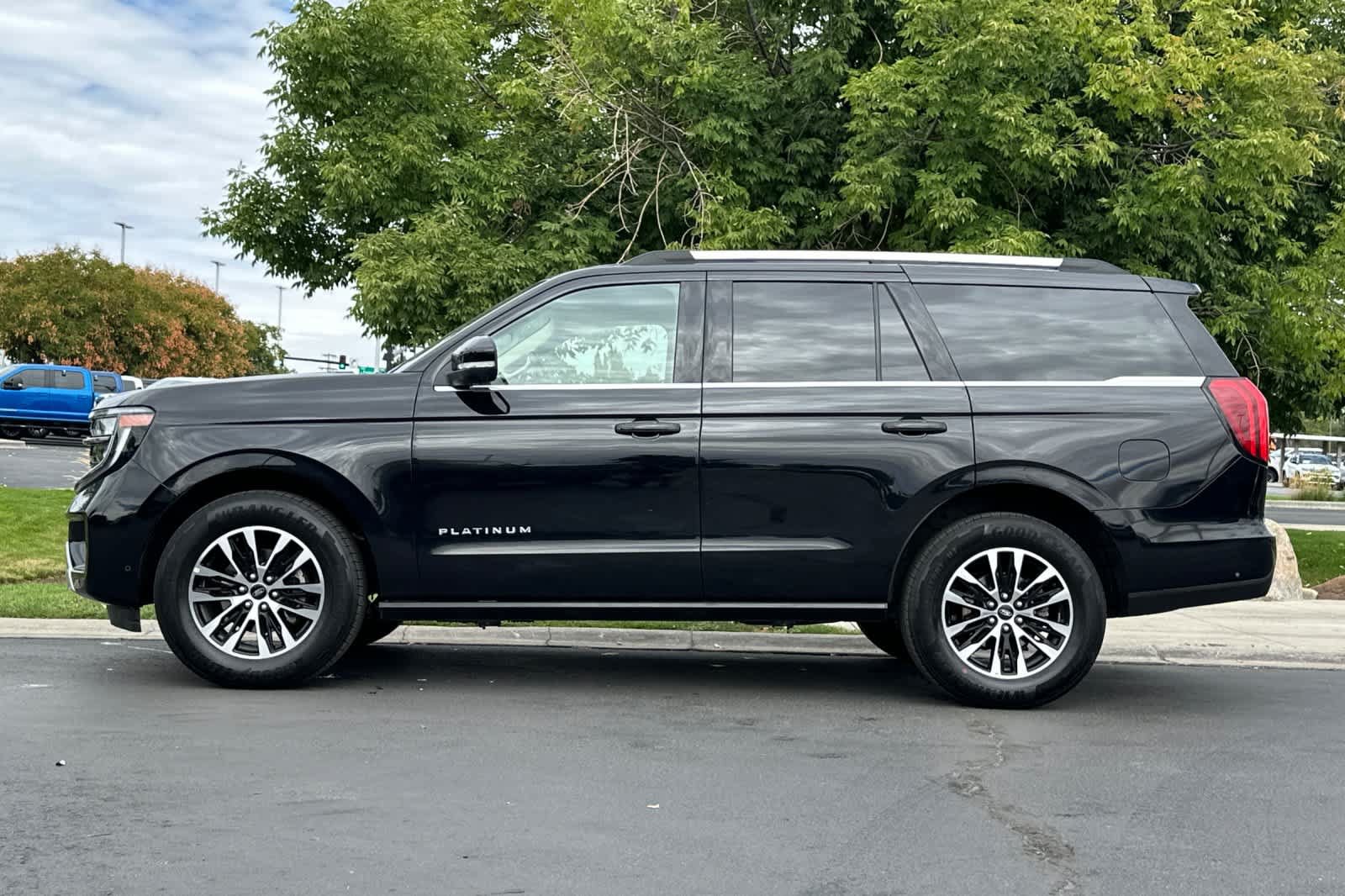Certified 2025 Ford Expedition Platinum AWD/4WD image 5