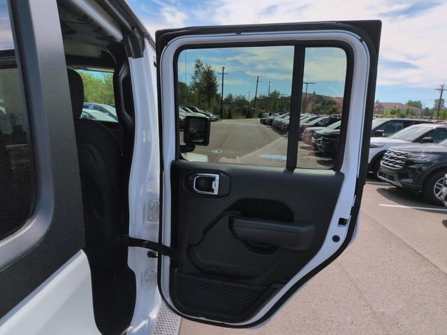 Used 2022 Jeep Wrangler Unlimited Rubicon w/ Dual Top Group AWD/4WD image 16