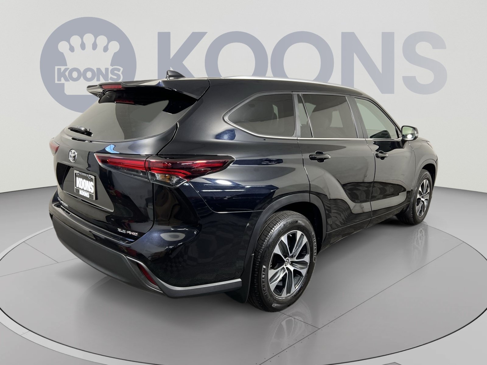 Used 2024 Toyota Highlander XLE AWD/4WD image 11