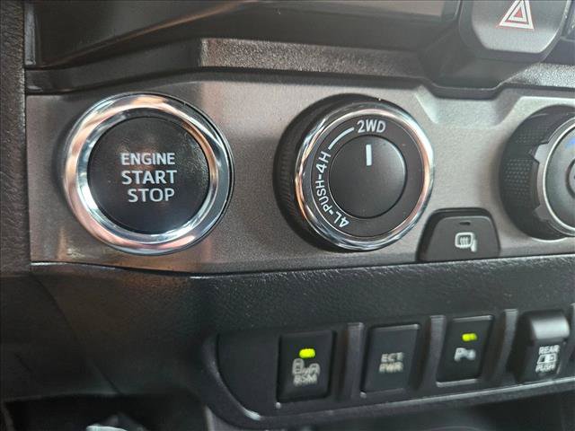 Used 2021 Toyota Tacoma TRD Sport w/ TRD Premium Sport Package AWD/4WD image 9