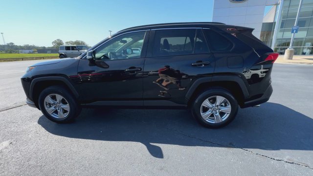 Used 2025 Toyota RAV4 XLE AWD/4WD image 5