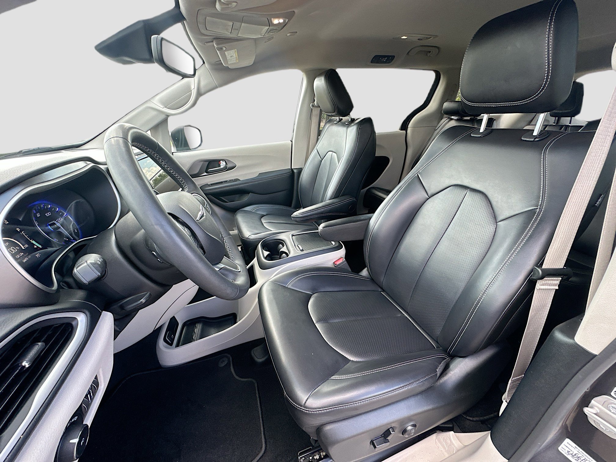 Used 2023 Chrysler Pacifica Touring-L image 20