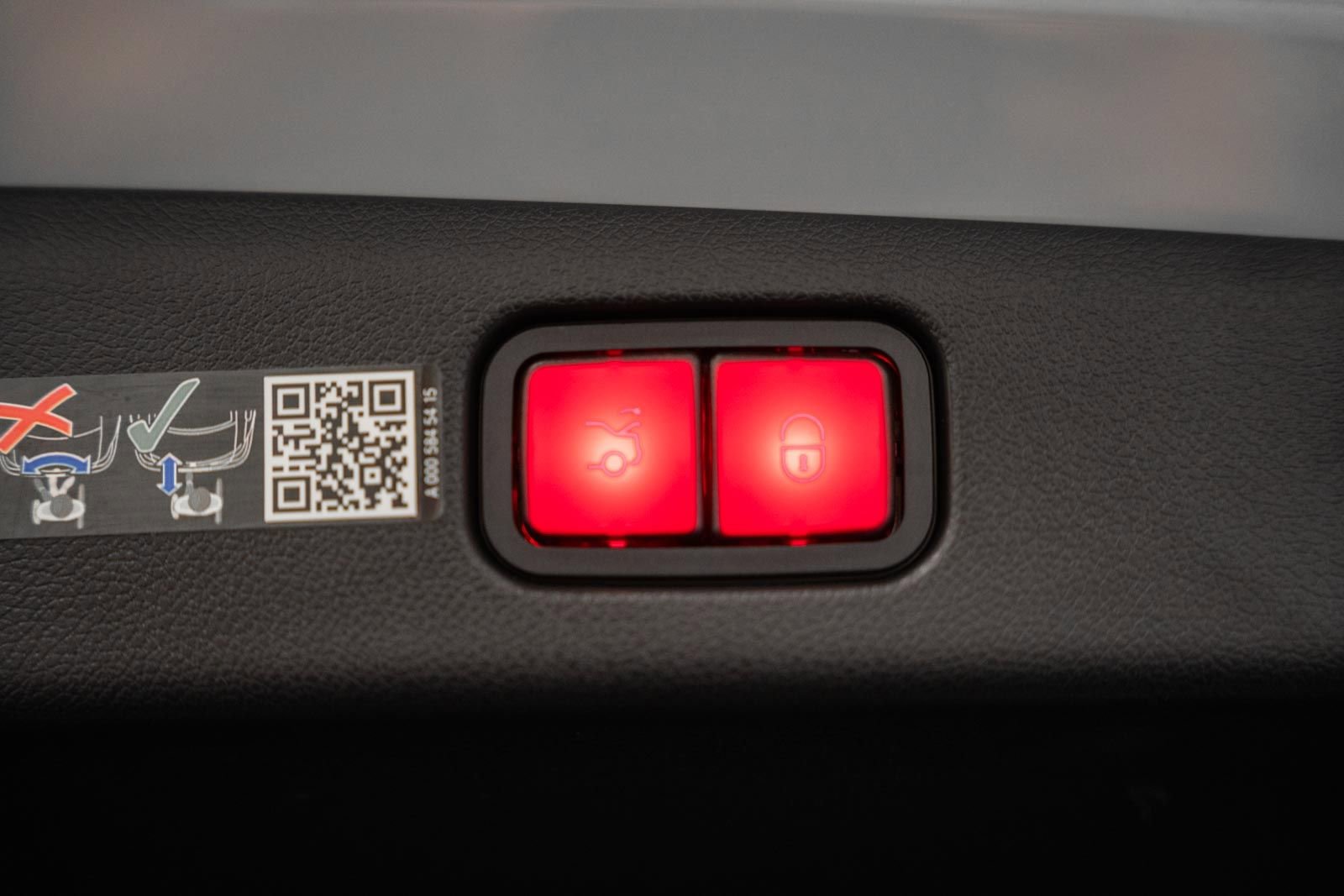 Used 2025 Mercedes-Benz E 350 4MATIC Sedan image 13