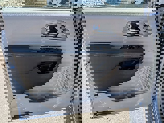 Used 2023 Chrysler Pacifica Touring-L image 12