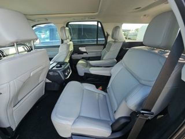 Certified 2025 Ford Expedition Active AWD/4WD image 3