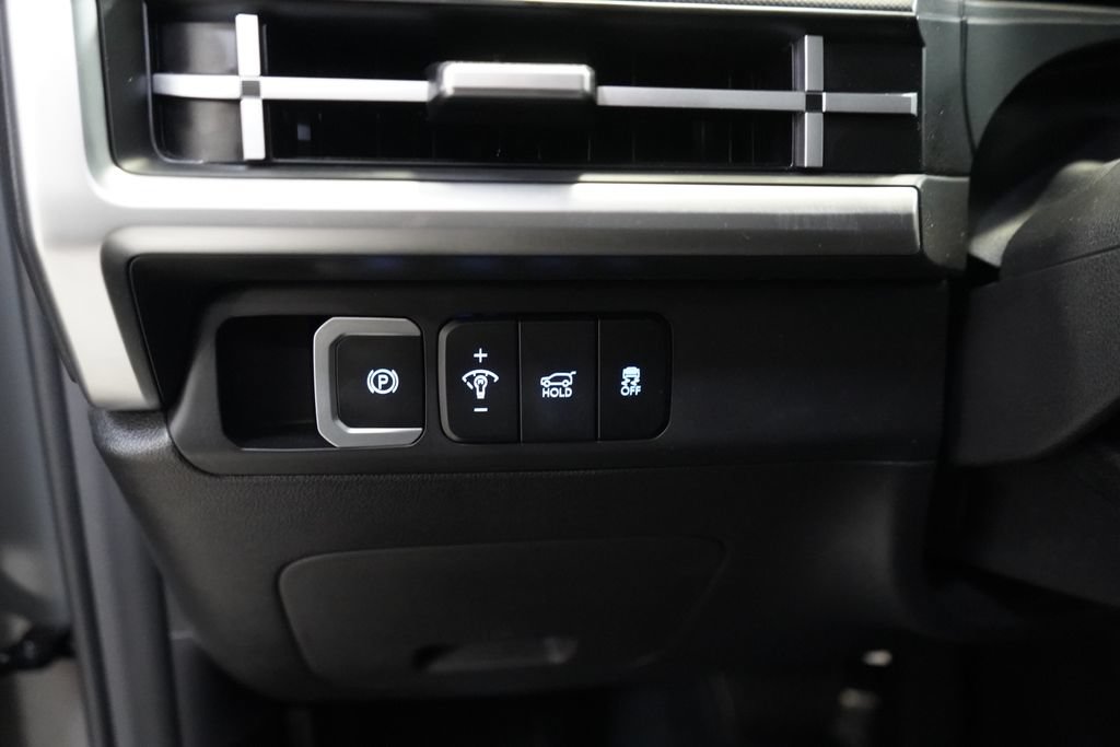 Used 2025 Hyundai Santa Fe SEL FWD image 30
