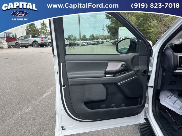 Certified 2025 Ford Expedition Active image 19