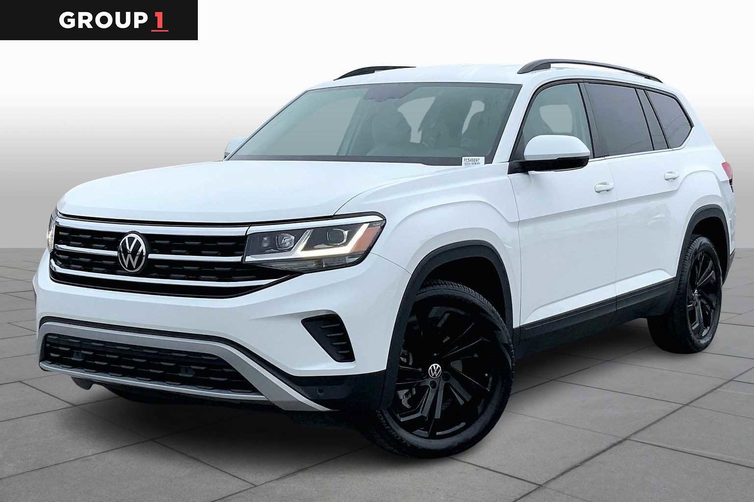 Used 2023 Volkswagen Atlas SE w/ Black Wheel Package image 5