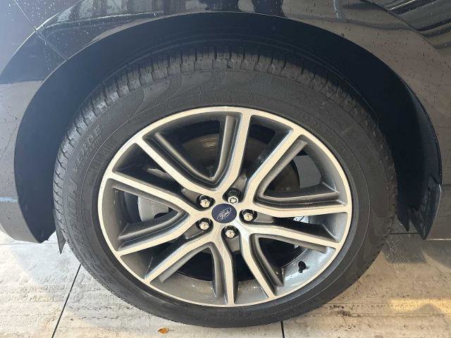 Certified 2022 Ford Edge Titanium w/ Class II Trailer Tow Package image 31