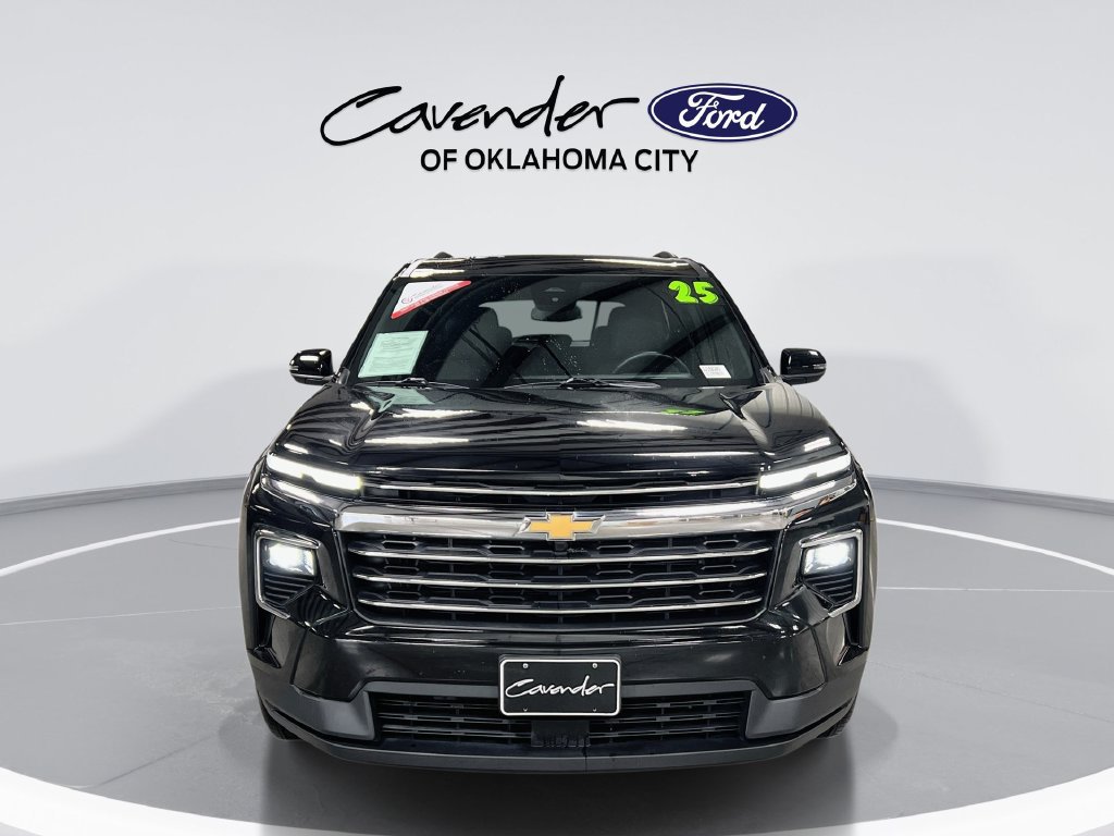 Used 2025 Chevrolet Traverse LT FWD image 3