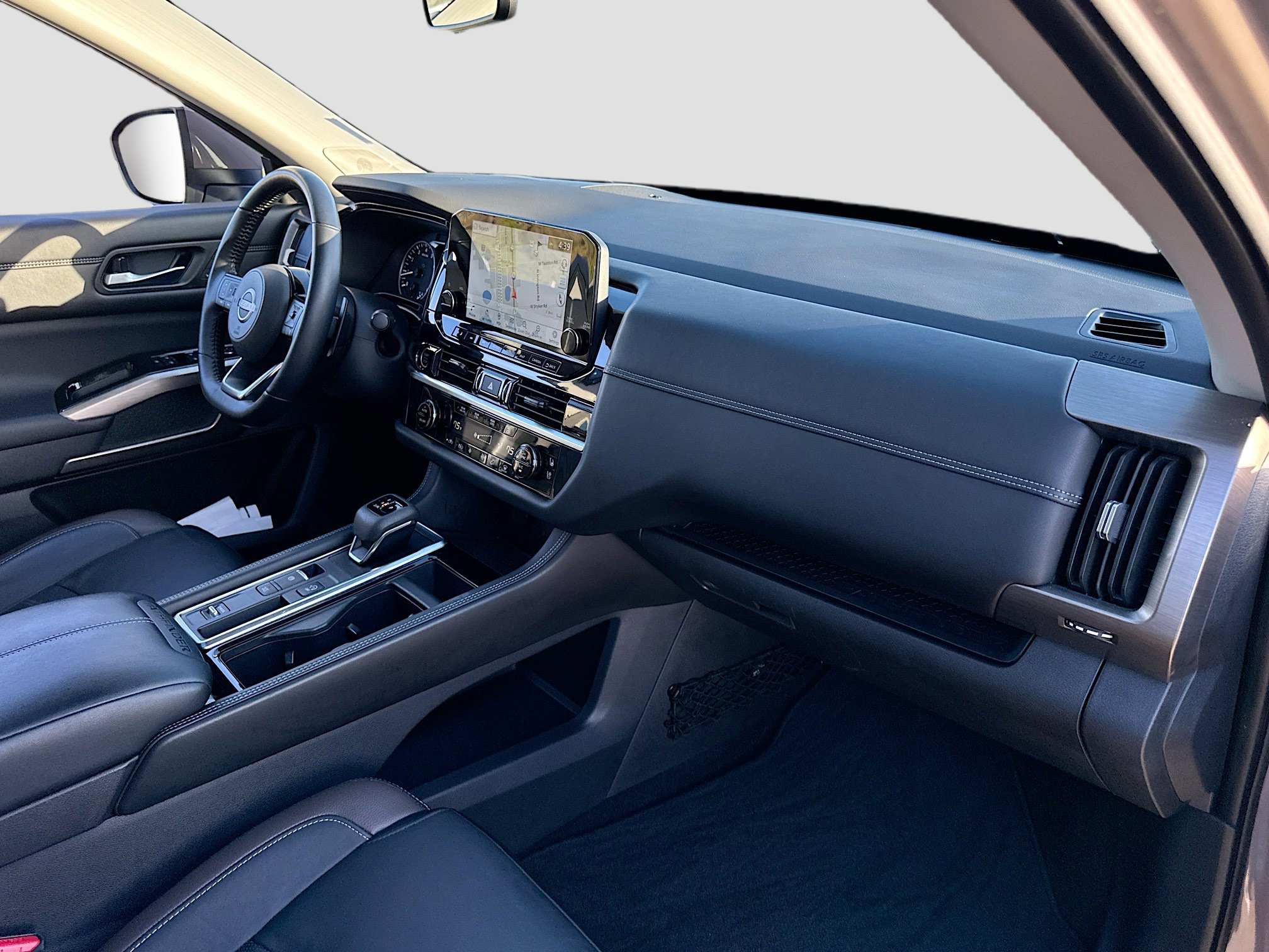 Used 2023 Nissan Pathfinder Platinum w/ Cargo Package image 29