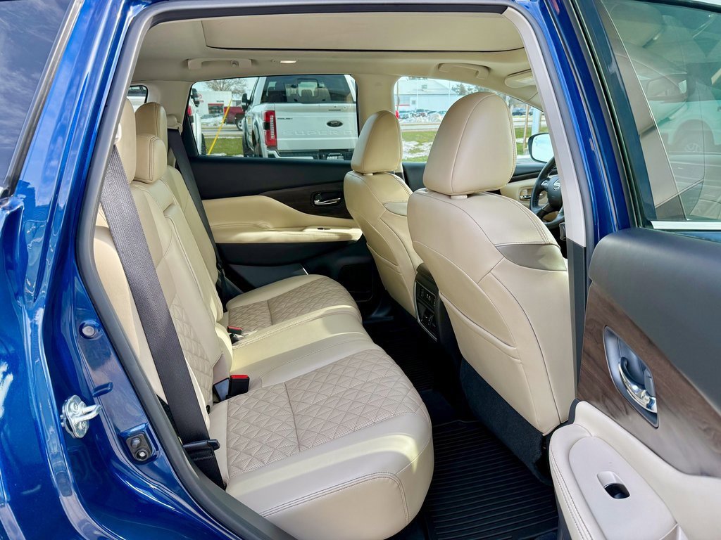 Used 2022 Nissan Murano Platinum w/ Cargo Package image 16