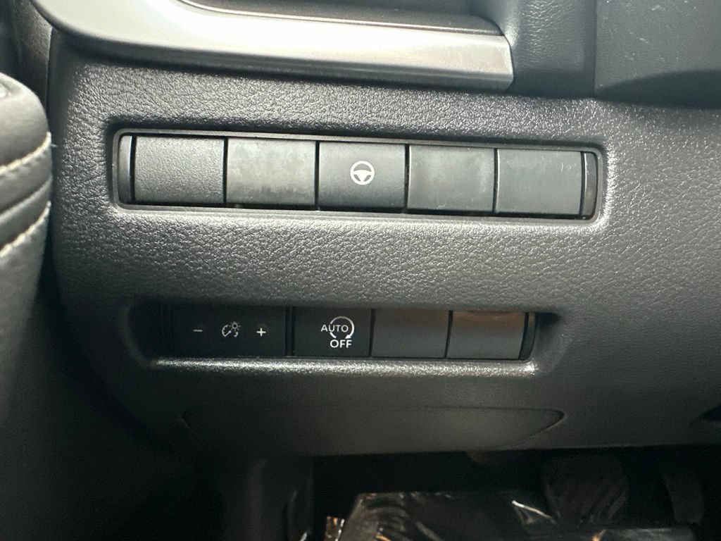 Used 2023 Nissan Rogue SV AWD/4WD image 38
