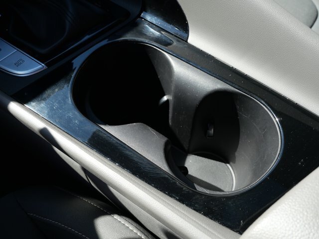 Used 2025 Hyundai Elantra SEL FWD image 27