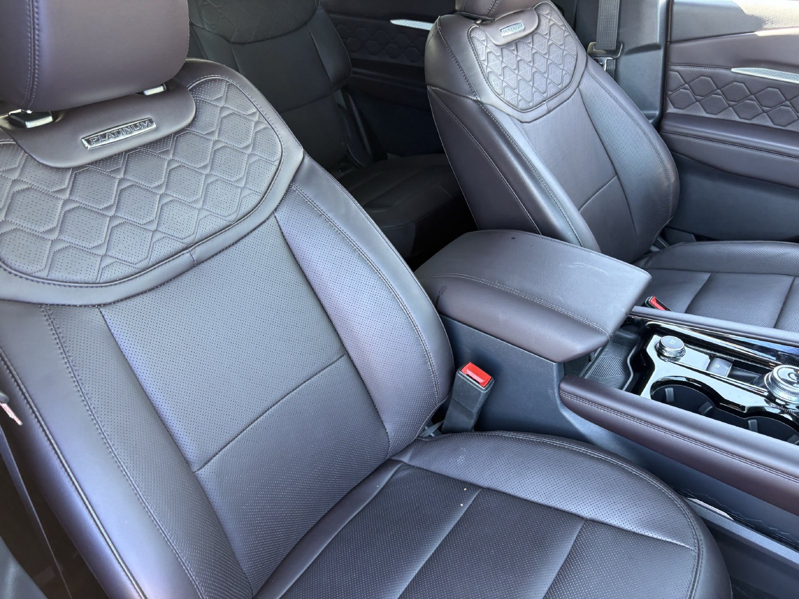 Certified 2025 Ford Explorer Platinum w/ LUX Leather Package AWD/4WD image 12