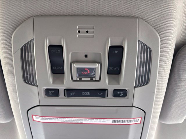Used 2022 Toyota Highlander XLE AWD/4WD image 31