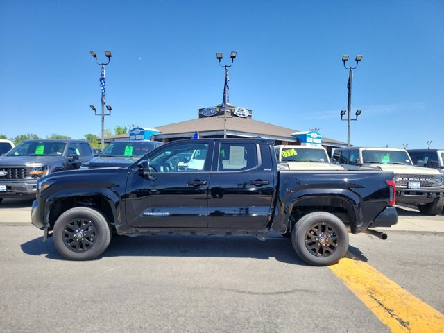 Used 2025 Toyota Tacoma SR5 AWD/4WD image 2