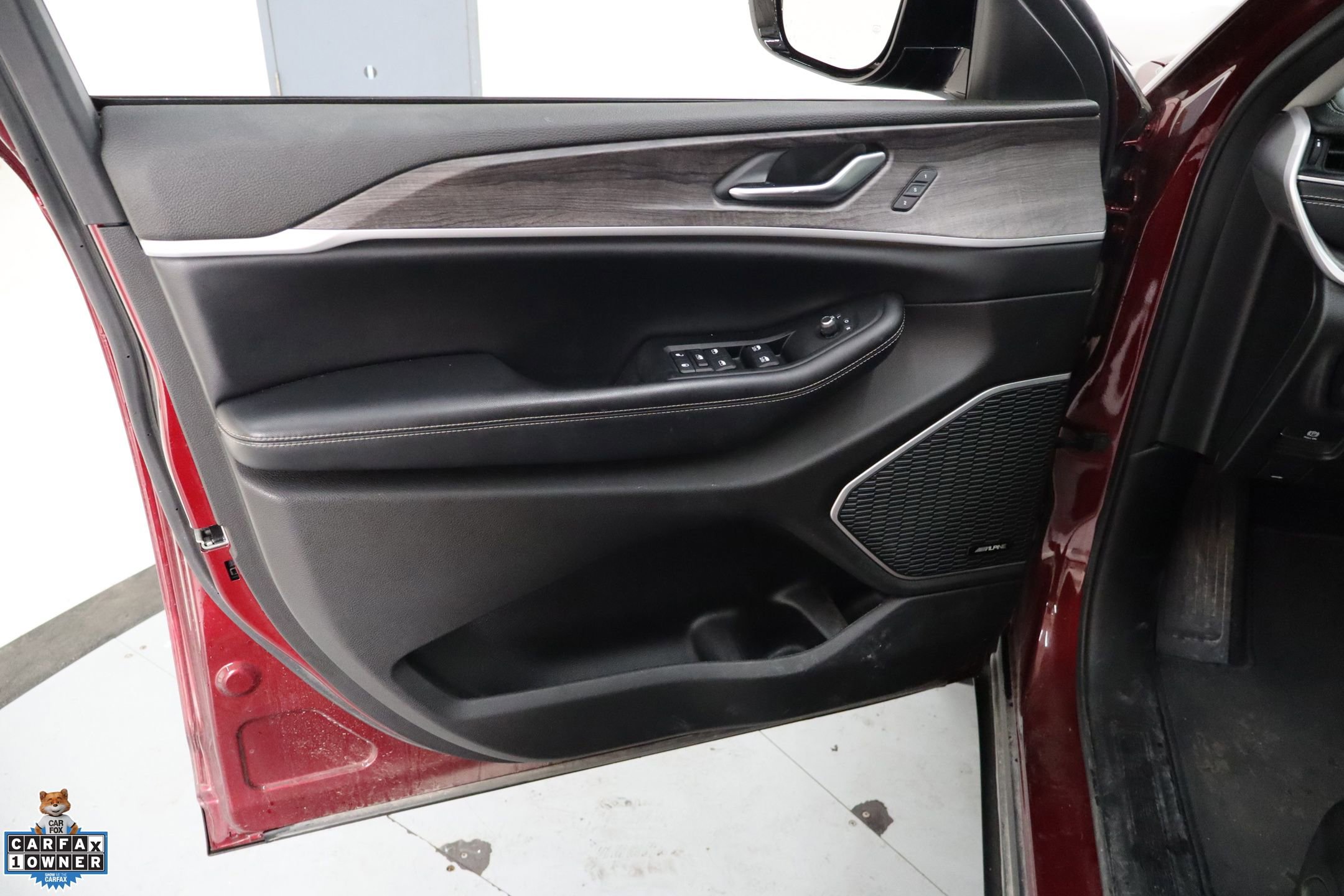 Used 2023 Jeep Grand Cherokee L Limited w/ Black Appearance Package AWD/4WD image 14