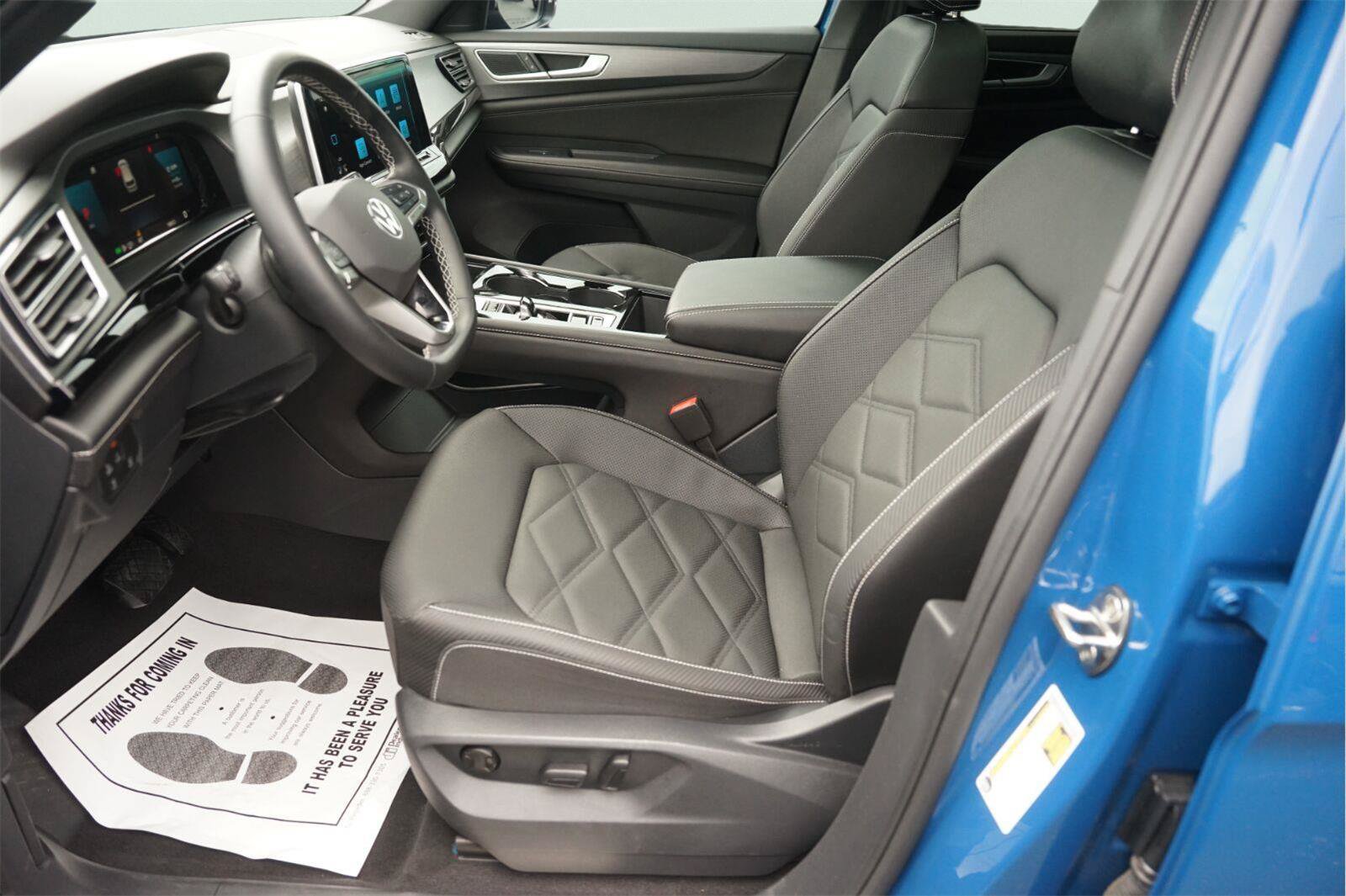 Used 2025 Volkswagen Atlas Cross Sport SE FWD image 9