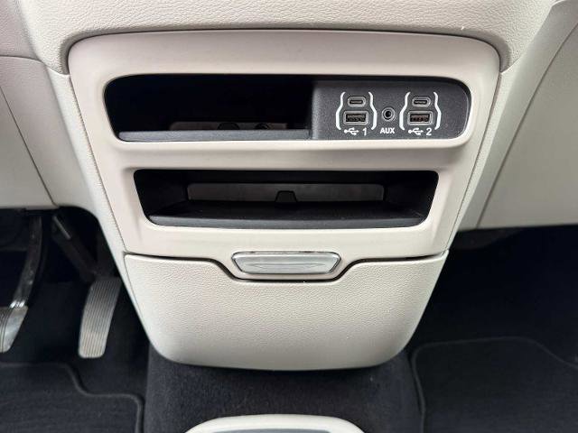 Used 2023 Chrysler Voyager LX image 17