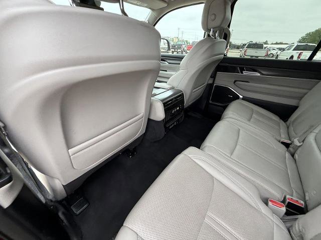 Used 2024 Jeep Wagoneer L Series II w/ Flexible Seating Group AWD/4WD image 28