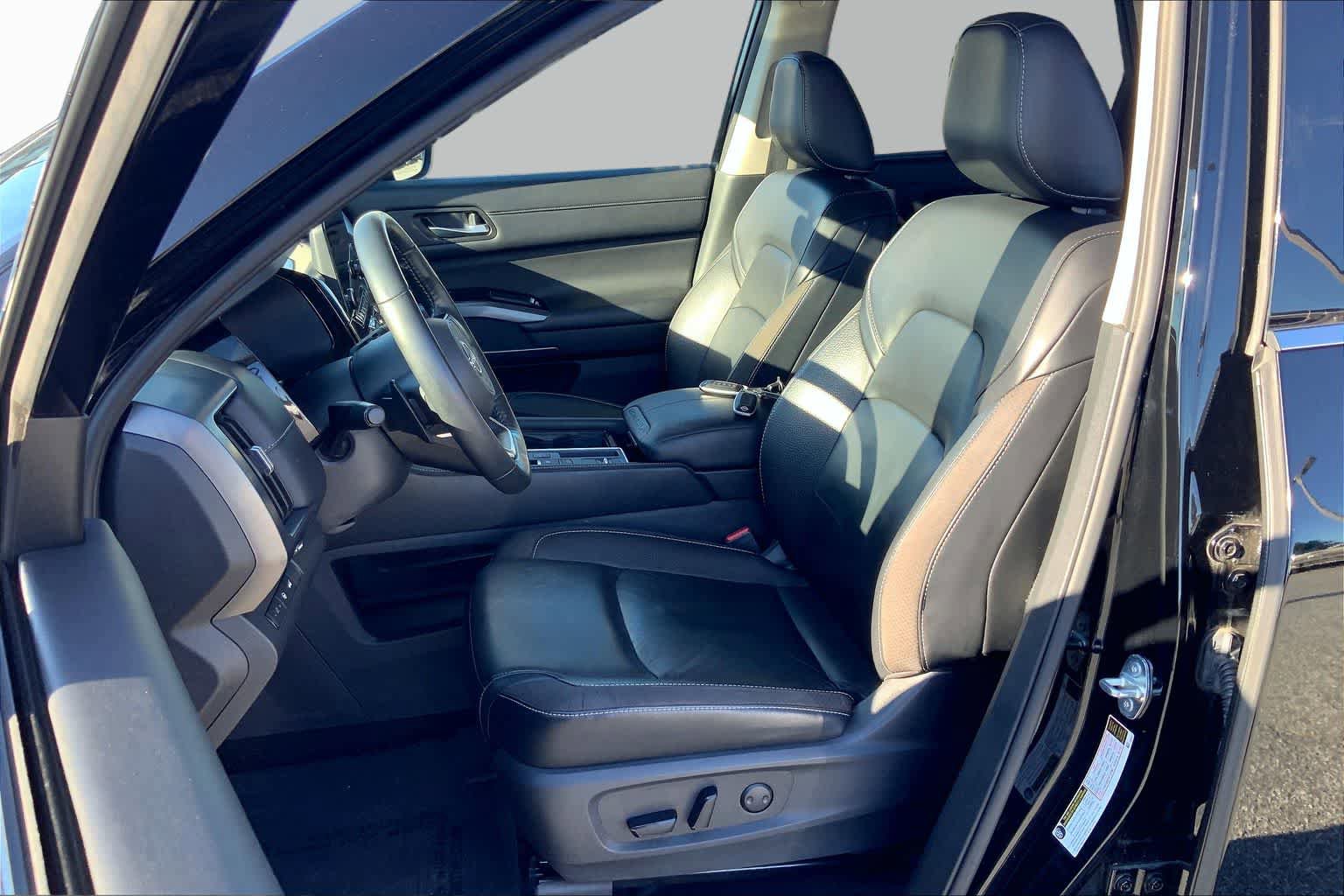 Used 2023 Nissan Pathfinder SL w/ SL Premium Package FWD image 8