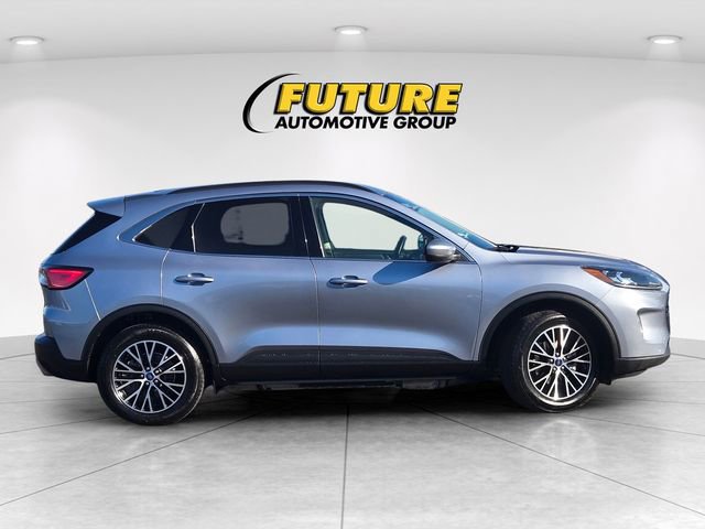 Certified 2022 Ford Escape Titanium image 5