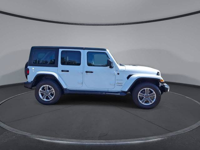 Used 2018 Jeep Wrangler Unlimited Sahara w/ Cold Weather Group AWD/4WD image 9