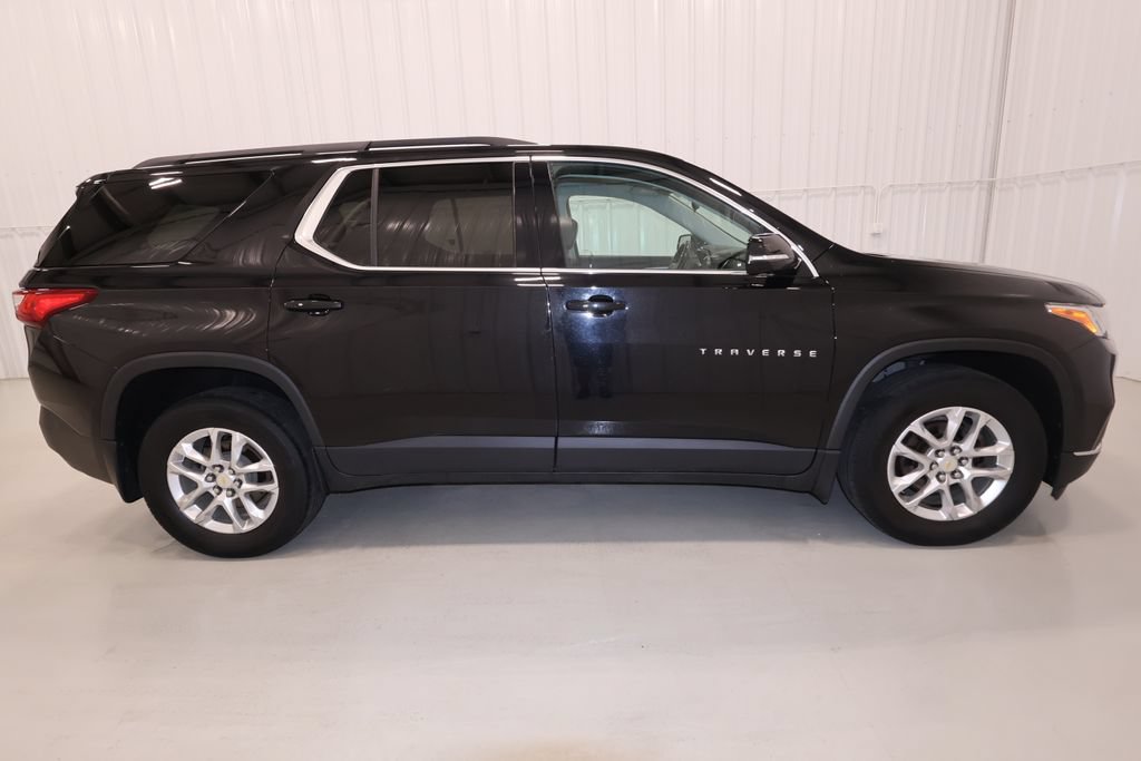 Used 2020 Chevrolet Traverse LT w/ LPO, Floor Liner Package AWD/4WD image 2