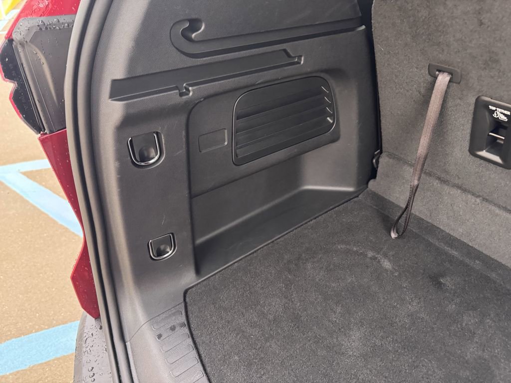 Used 2025 Chevrolet Traverse LT image 38