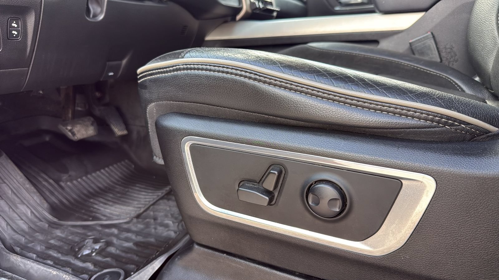 Used 2022 RAM 1500 Laramie RWD image 11