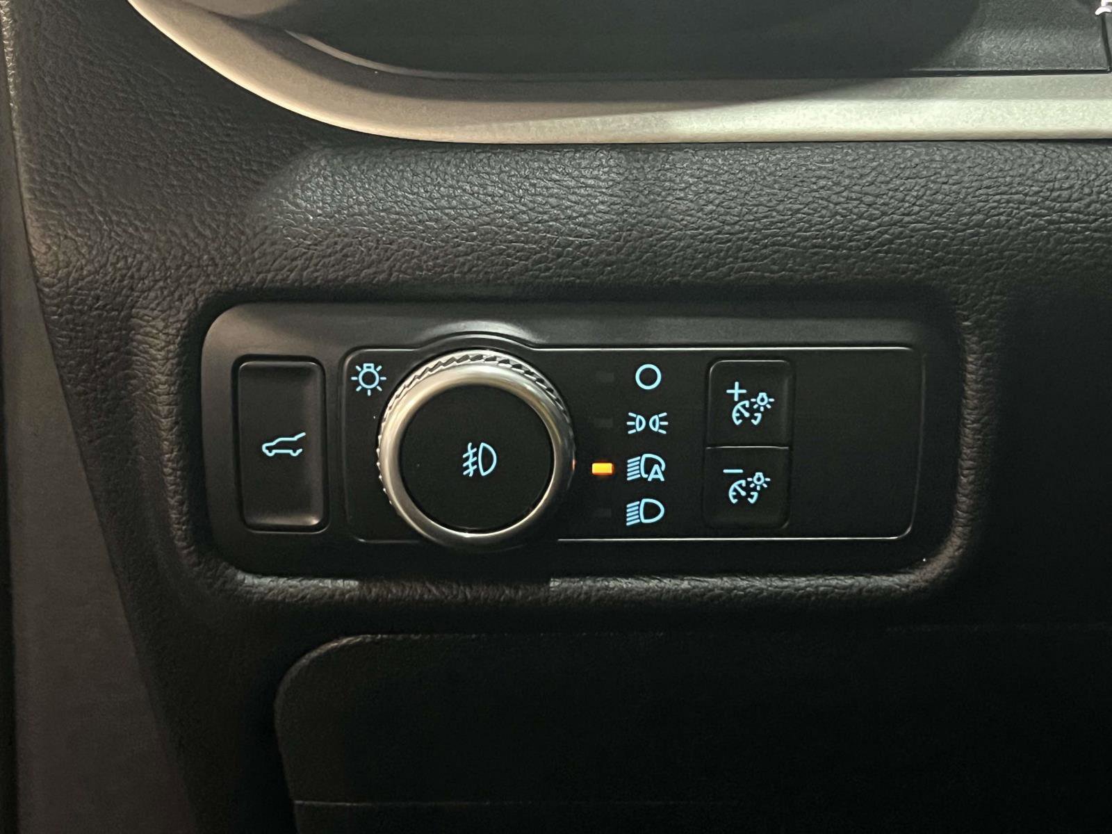 Certified 2021 Ford Explorer XLT w/ Equipment Group 202A image 23